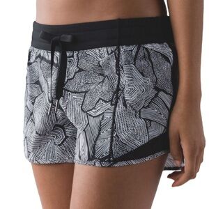 LULULEMON ATHLETICA Women’s Hotty Hot Low-Rise Lined Shorts